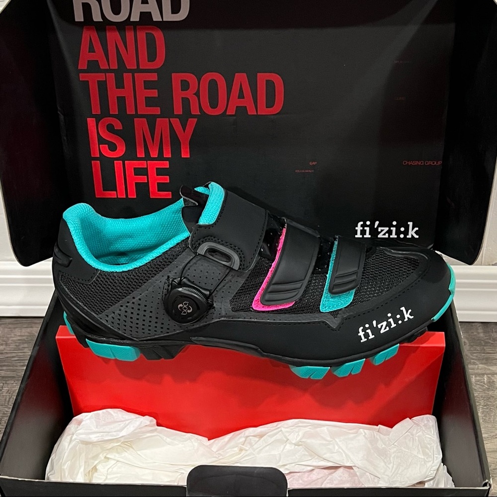 BRAND NEW Woman’s M6 Donna BOA Mountain Cycling Shoes! Includes original box etc